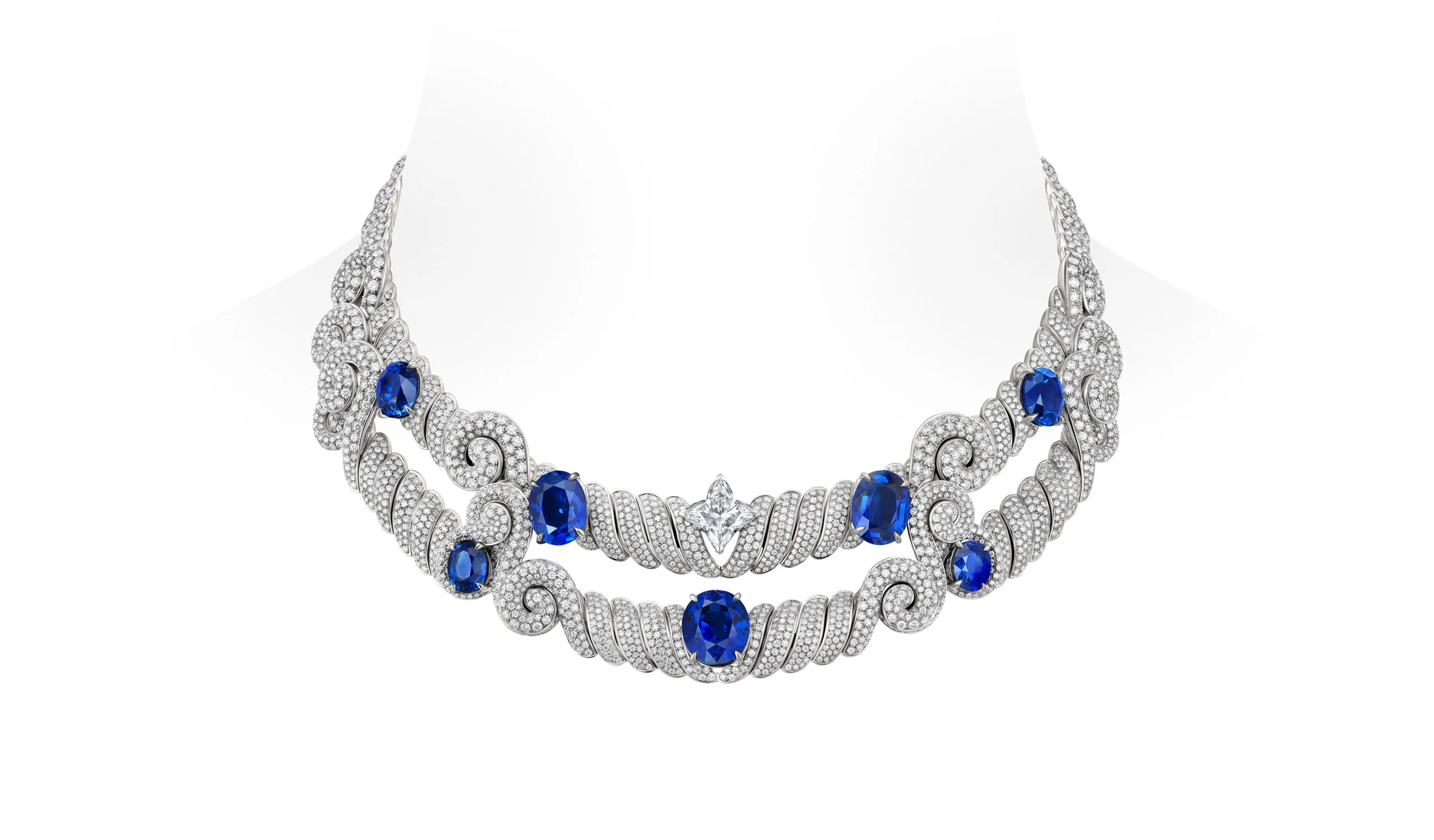 <p>A second Whisper high jewellery necklace</p>
