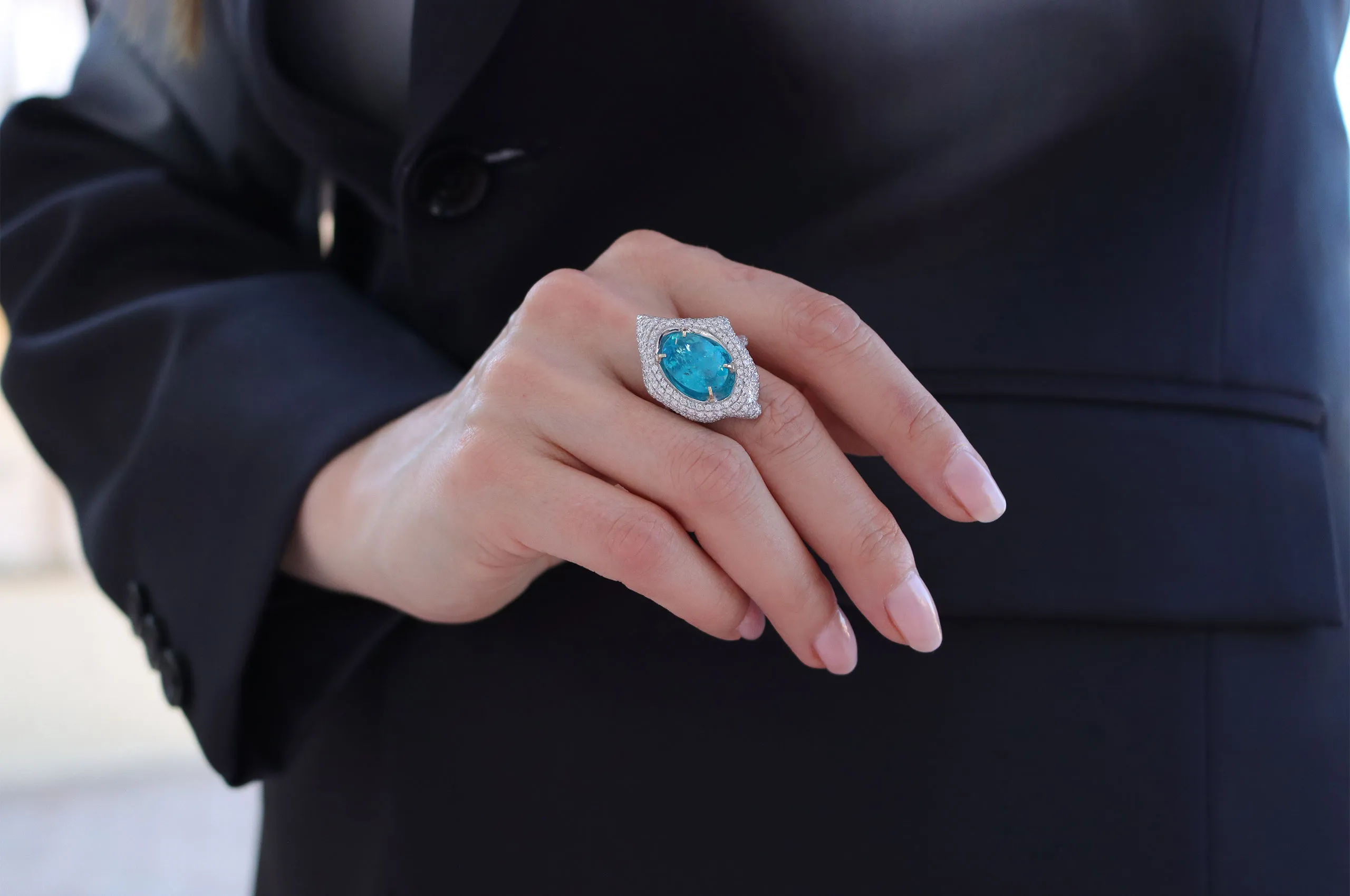 An oval apatite rests upon a delicate diamond leaf, its colour as deep and radiant as the sea itself, in this d'Avossa ring