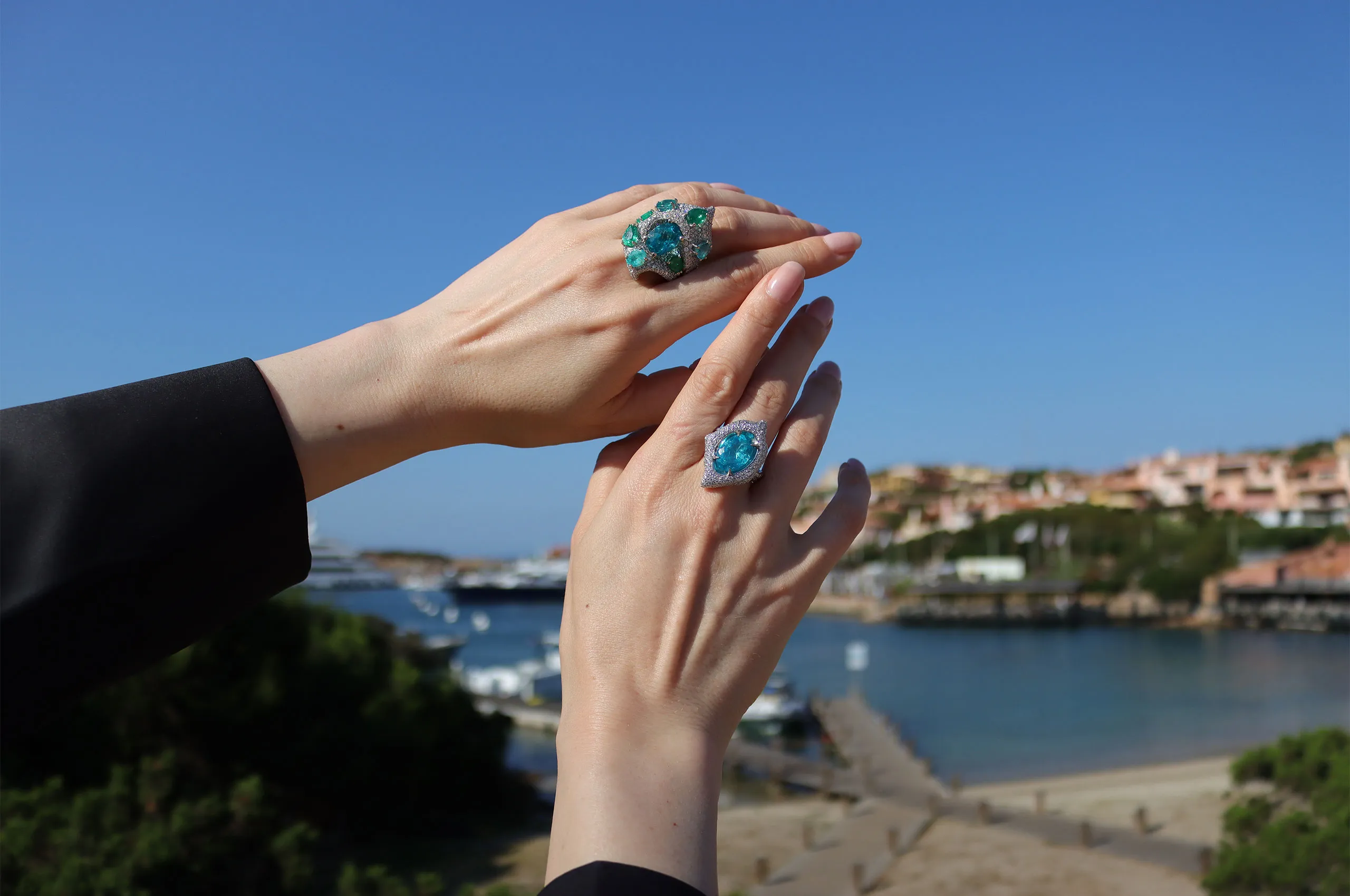 Two exceptional d'Avossa rings celebrate shades of blue and green through a palette of emeralds, aquamarines and apatites