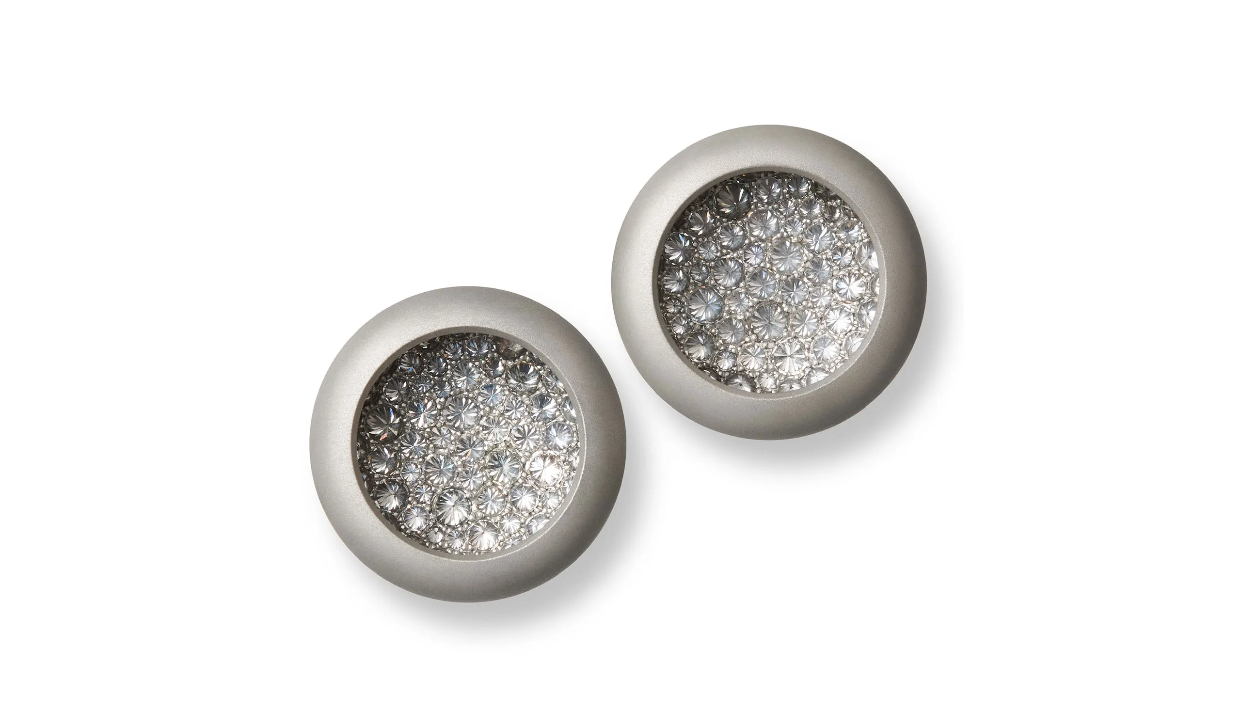 <p>Hemmerle diamond earrings, in aluminium and 18K white gold</p>
