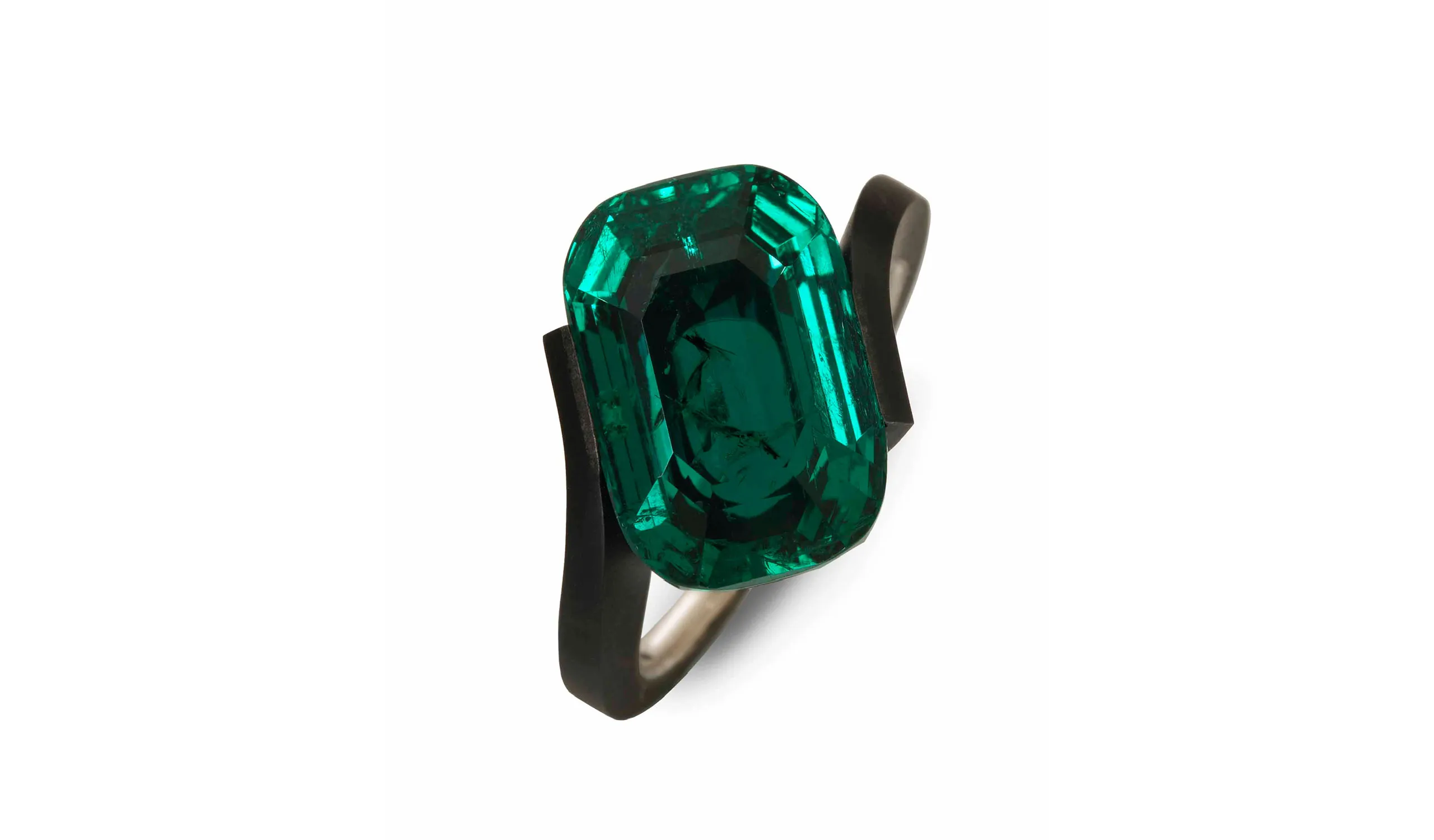 <p>Hemmerle emerald ring, in iron and 18K white gold</p>

