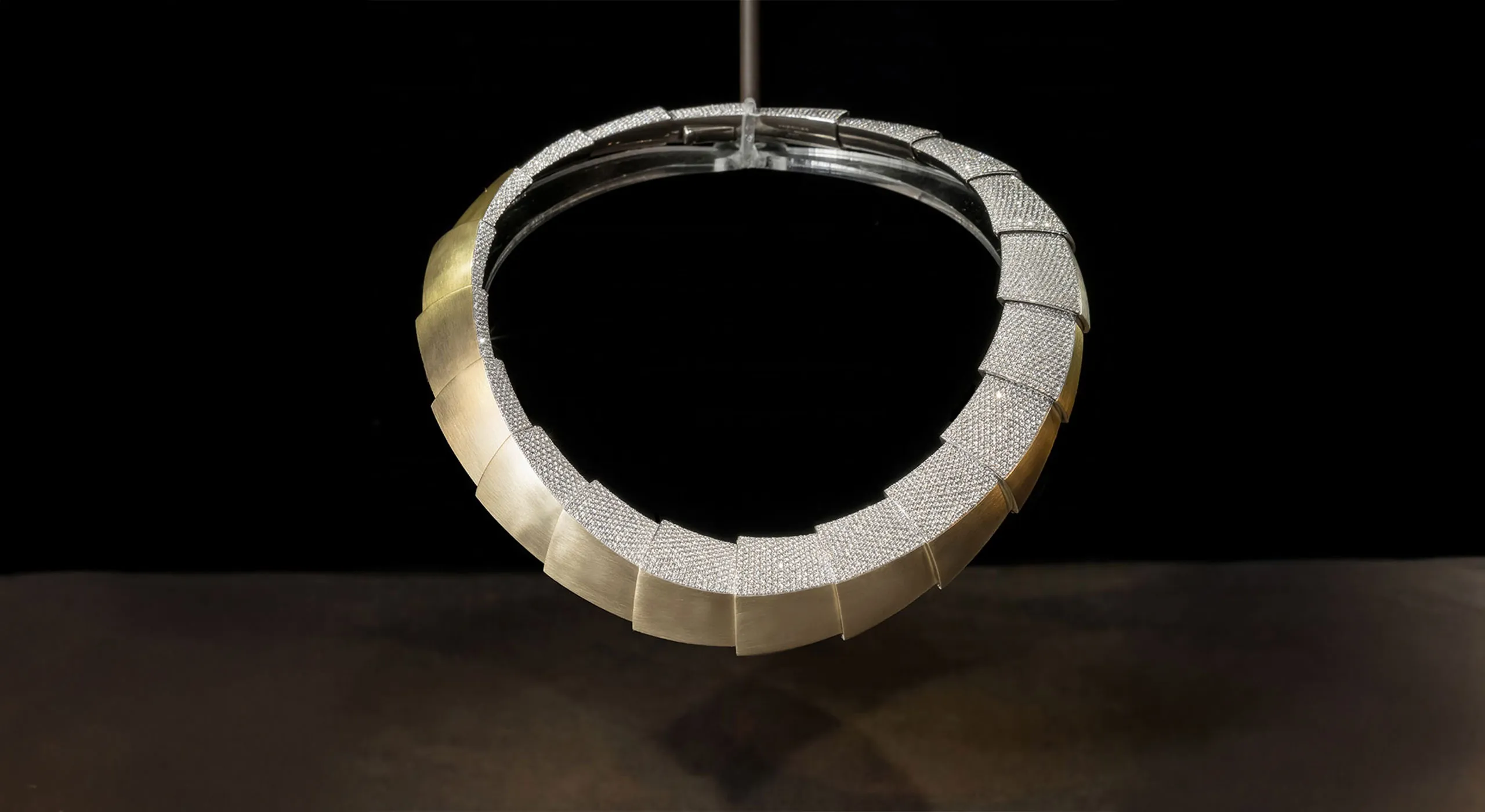 <p>Vhernier Profilo Del Vento necklace from the Ardis High Jewellery collection with 2,695 diamonds weighing 19.35 carats, set in matte 18k white gold</p>
