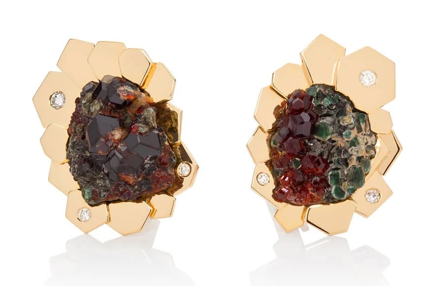 <p>Gold earrings with diamonds and rough garnets, Les Exceptionnelles</p>