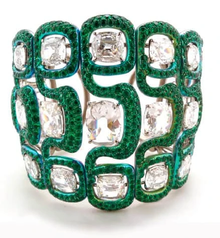 <p>G London titanium cuff with 27 Cushion shape Old-cut diamonds with the total weight of 29.53cts and 1,151 brillant-cut emeralds with the total weight of 17.57cts</p>