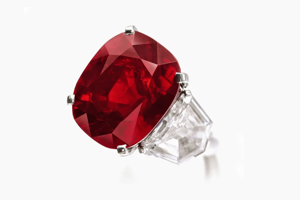 <p>25.59 cts Sunrise Ruby Ring by Cartier</p>