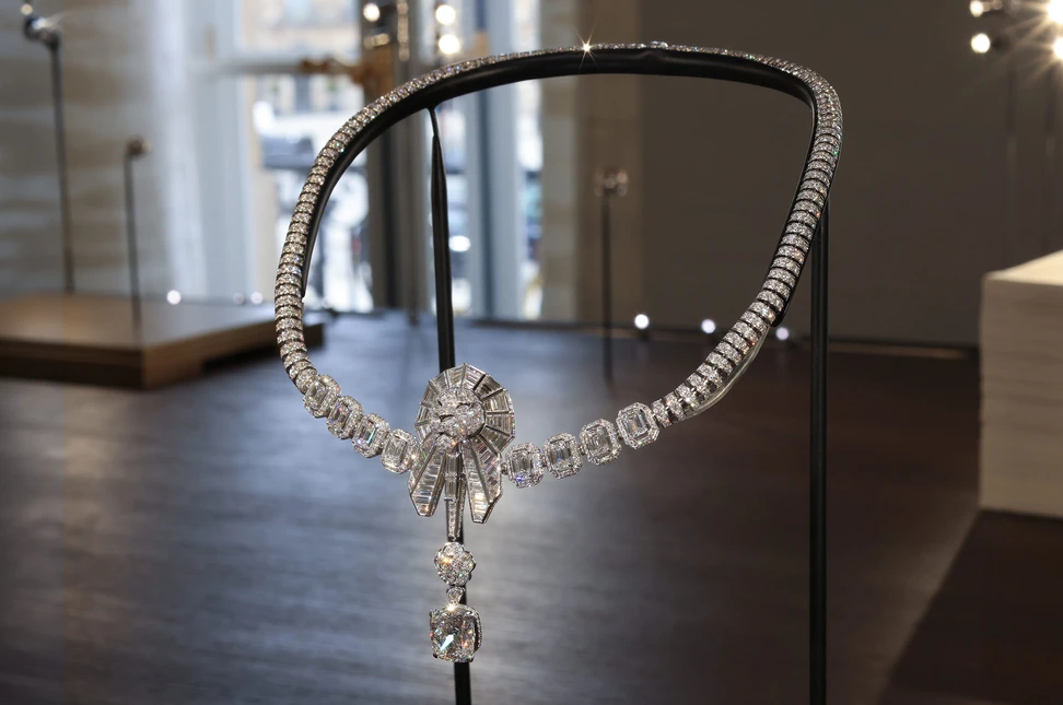Chanel Lion Puissant necklace in white gold, set with diamonds