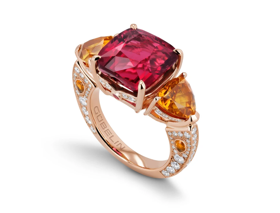<p>House of Gübelin Classics spinel cocktail ring with a Tanzanian purplish-red spinel of over 9 carats flanked by two mandarin garnets and brilliant-cut diamonds in red gold</p>
