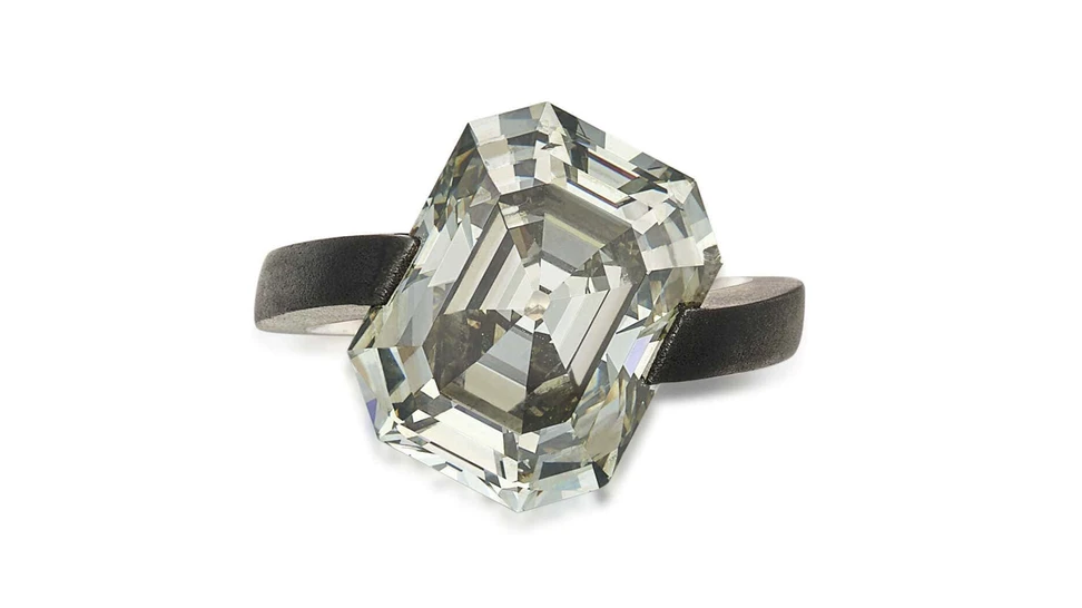 <p>A Gray Diamond Delight from Hemmerle</p>
