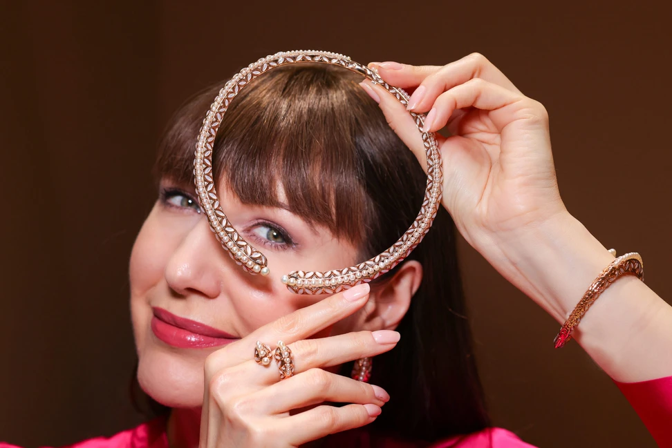 <p>Katerina holds the Al Mahmood Signature choker in 18 rose gold,with natural Bahraini pearls, mother-of-pearl and diamonds</p>
