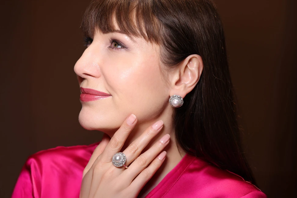 <p>Two unique Al Mahmood Pearls creations featuring natural saltwater pearls adorned with shimmering diamonds</p>
