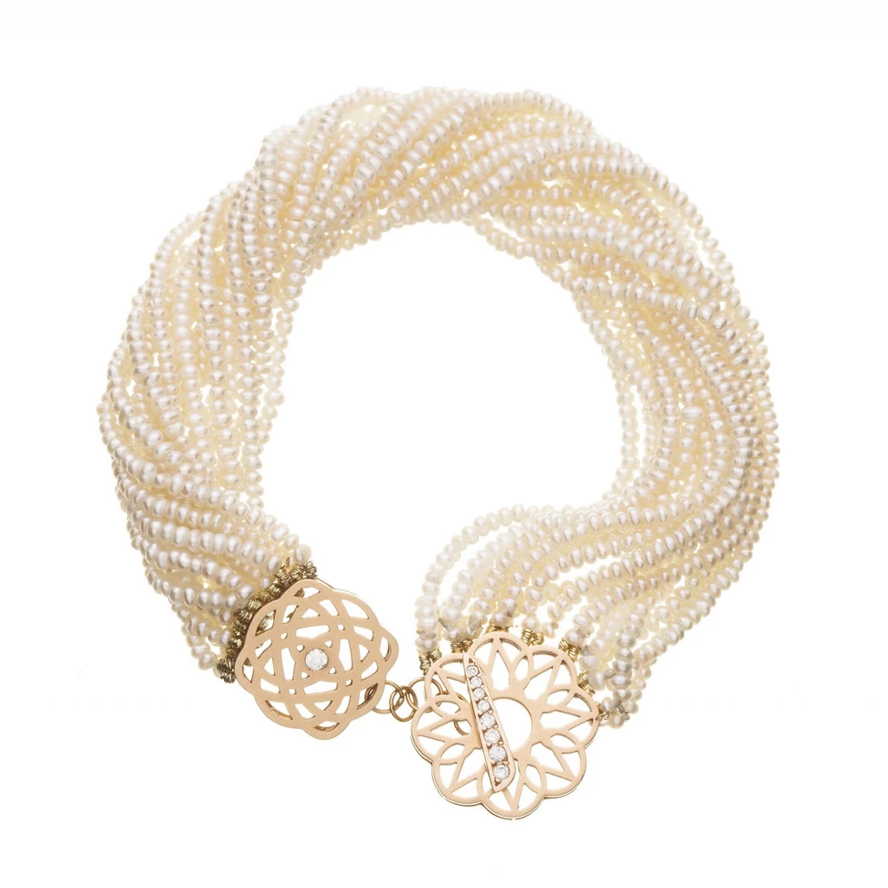 <p>Alia Mouzannar Arabesque pearl bracelet</p>