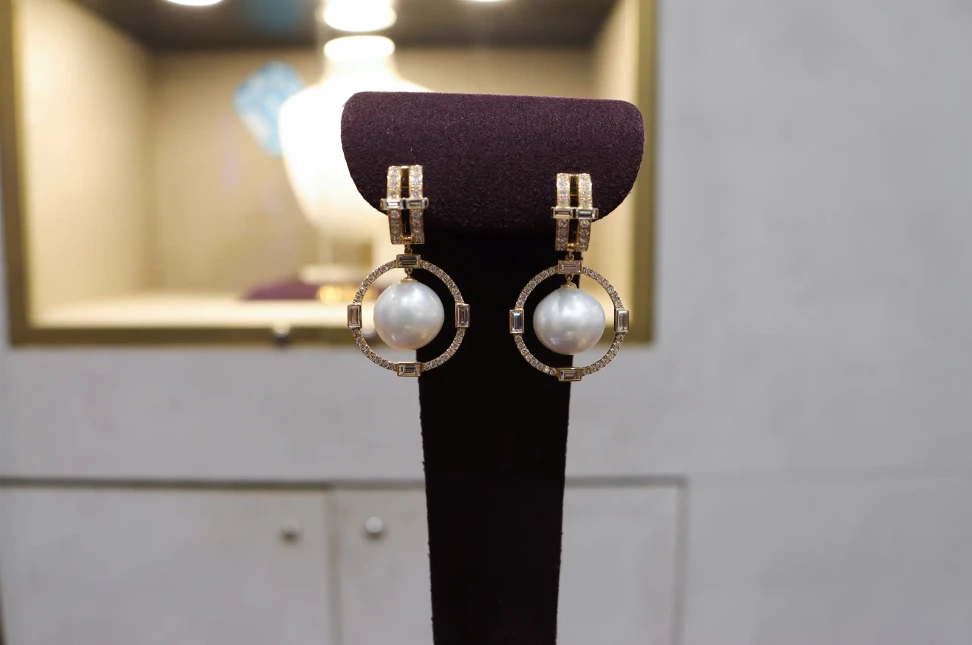 ANTON Jewellery’s Lighthouse® Nimbus Pearl Drop Huggie Earrings pair South Sea pearls with baguette-cut diamonds in 18k yellow gold. The diamonds are designed to evoke radiant beams of light