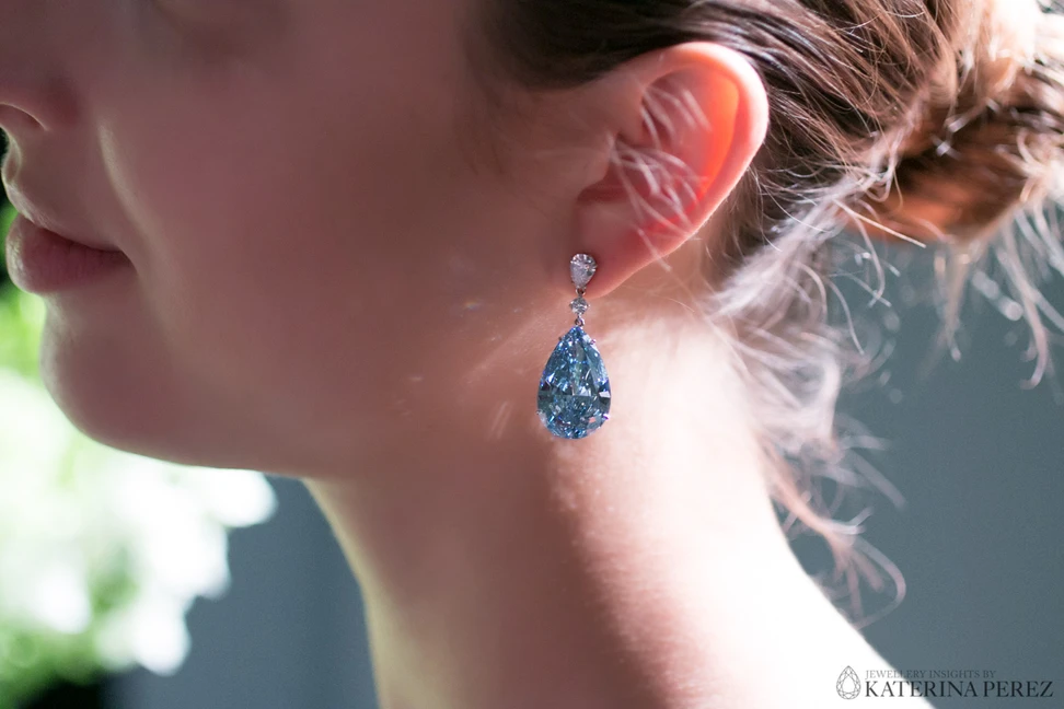 <p>Apollo Fancy Vivid Blue diamond, Internally Flawless, Type IIb purity grading, weighing a total of 14.54 carat</p>