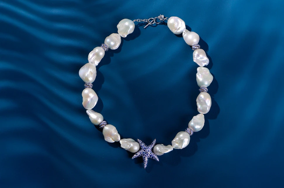 <p>Aponine Deep Sea necklace with 16 baroque pearls and 7.92 carats of sapphire set in 18k white gold </p>
