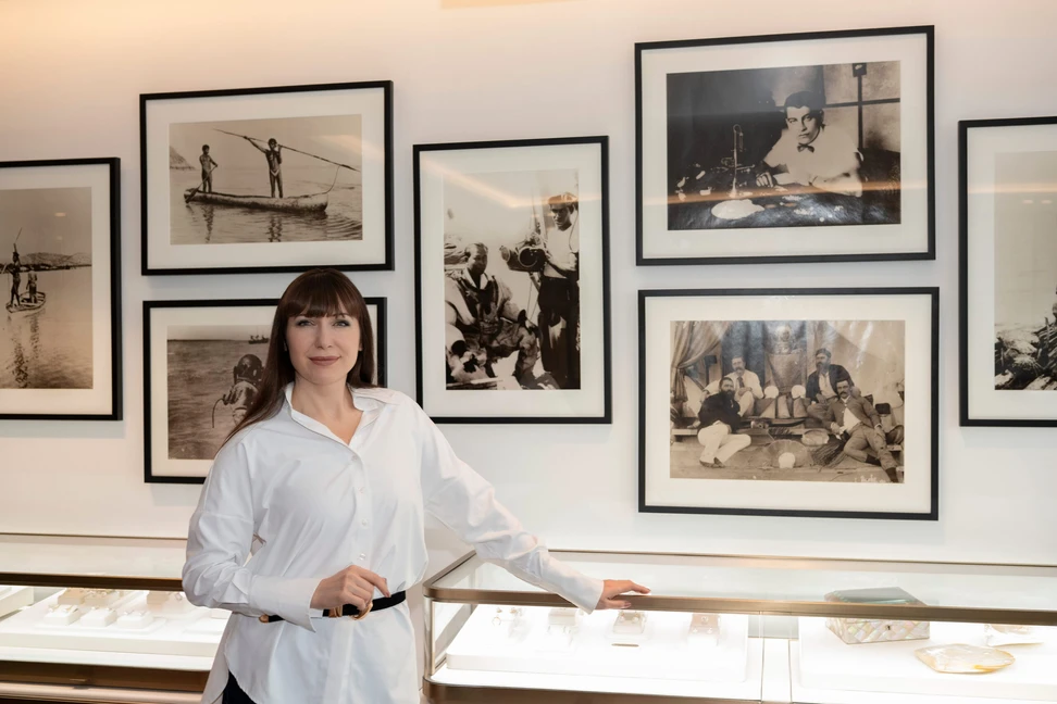 Archival photographs document the history of pearl diving at AUTORE