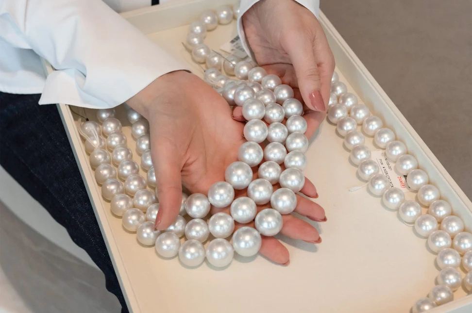 AUTORE is renowned for the exceptional size and quality of its South Sea pearls, which are graded in-house using the company’s own proprietary grading system