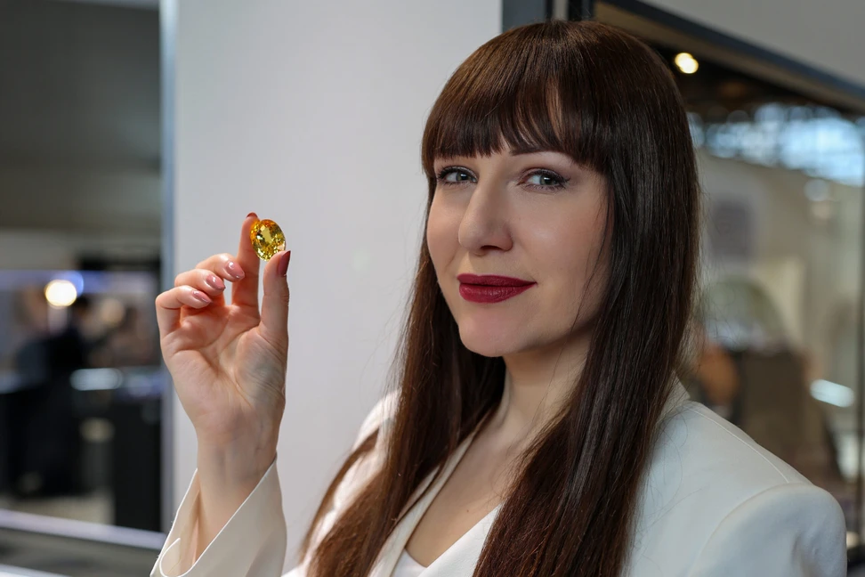 <p>The 115.13ct Sunrise of Ceylon at B&amp;B Gems – one of the supersized gems that Katerina encountered at GemGenève</p>
