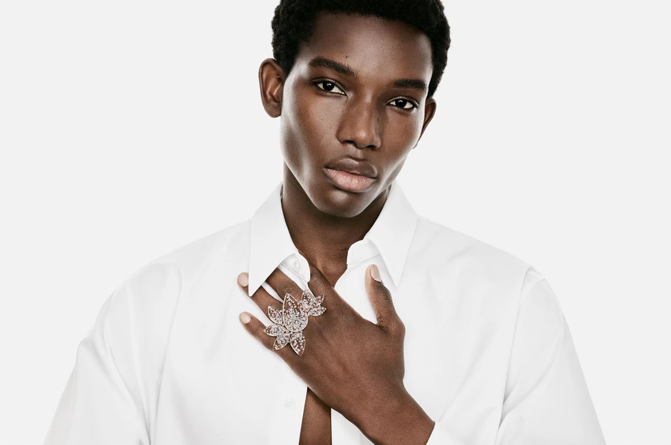 A model wears the Boucheron Rain ring with rock crystal, diamonds and sapphire glass in white gold from the Human Being Carte Blanche High Jewellery collection