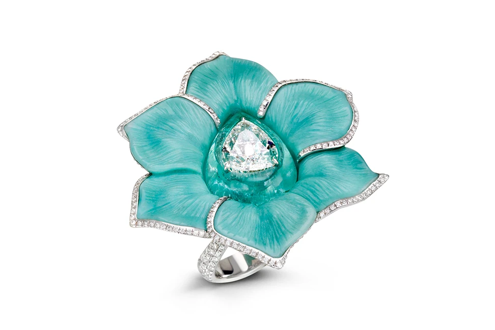 <p>Boghossian ring with old mine diamonds in the centre</p>