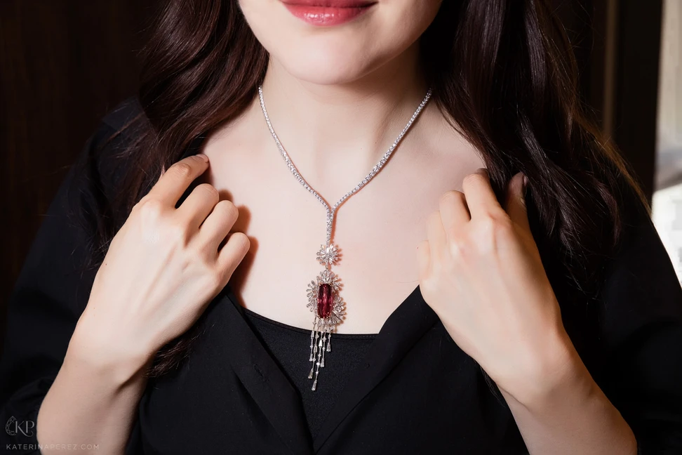 <p>Caratell necklace with Imperial topaz in white gold</p>