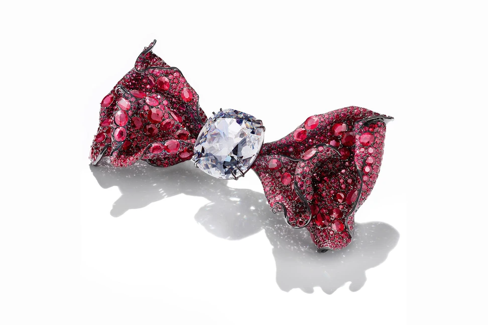 <p>Cindy’s jewels are characterised by layers, volume and movement, as can be seen here in the Black Label Masterpiece Bowtie brooch</p>