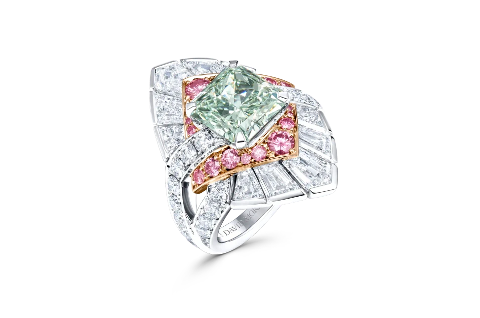 The Fantasia ring takes the top spot in our fantasy ranking, bringing together a 5.63-carat Fancy Intense Green diamond with Fancy Intense Pink diamonds