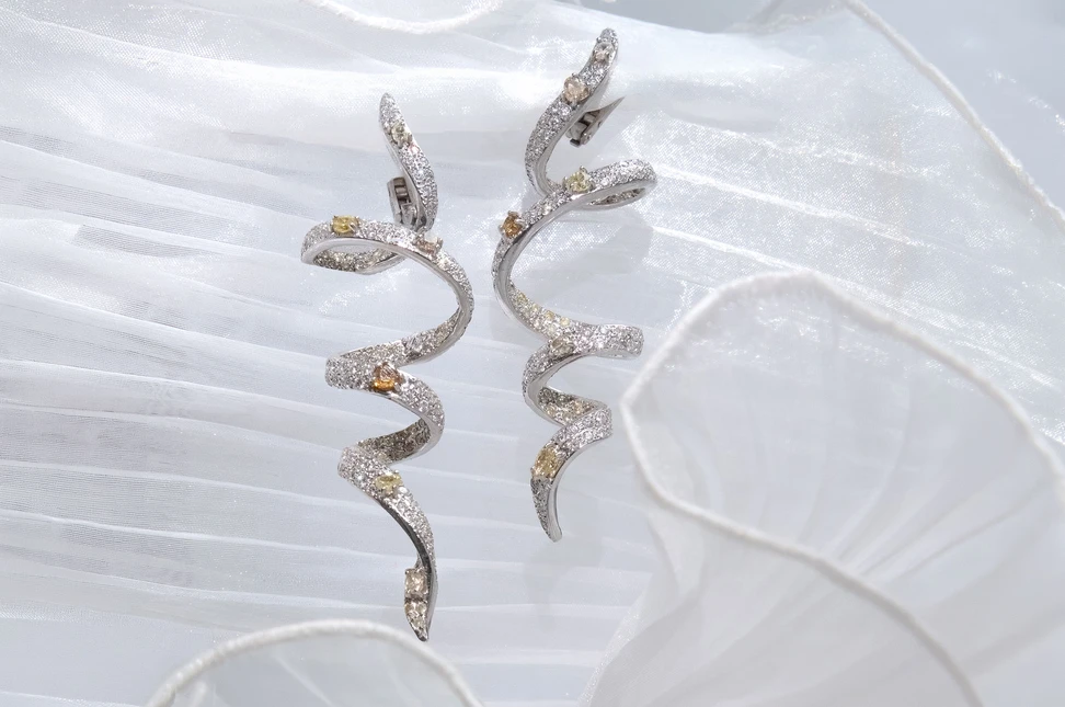 Maison d'Avossa's spiralling ribbon earrings, made precious by the diamond pavé and the natural fancy brilliants that rest on them
