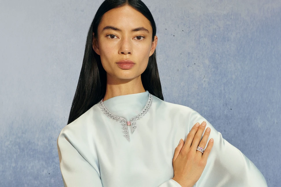 De Beers London’s Shimmer necklace and ring draw on the frost flowers of Canada’s Ellesmere Island, with rare Fancy Pink diamonds capturing the pink light of the Arctic.