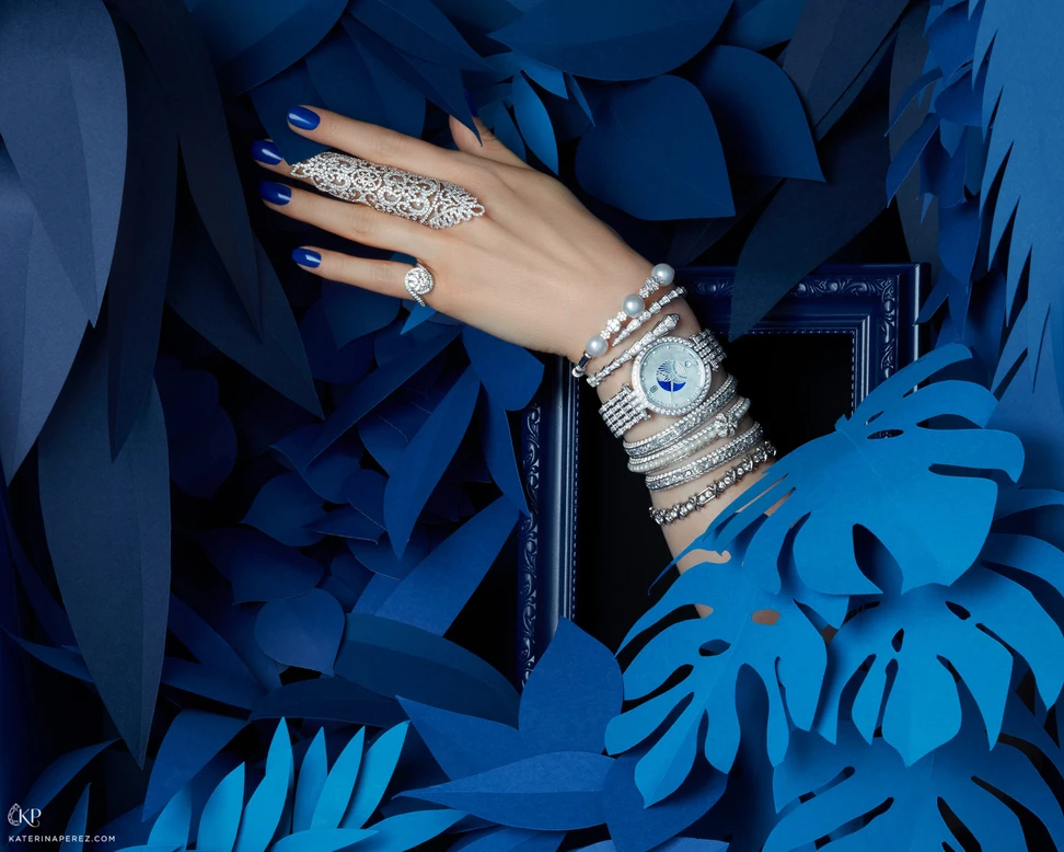 <p>De Beers Caress solitaire diamond ring; Noudar Lace Collection full-finger ring with 10.23 cts of diamonds; Yoko London 18K white gold bracelet with pearls and diamonds; Bulgari Serpenti bracelet in 18K white gold with 3.10 cts of diamonds; Harry Winston Premier Moon Phase 36mm watch in 18K white gold, 11.13 cts of diamonds and mother-of-pearl; David Morris three Pearl Rose bracelets in 18K white gold with pearls and diamonds; Tiffany&amp;Co Schlumberger 36 stone bracelet in platinum and 2.95 cts of diamonds</p>
