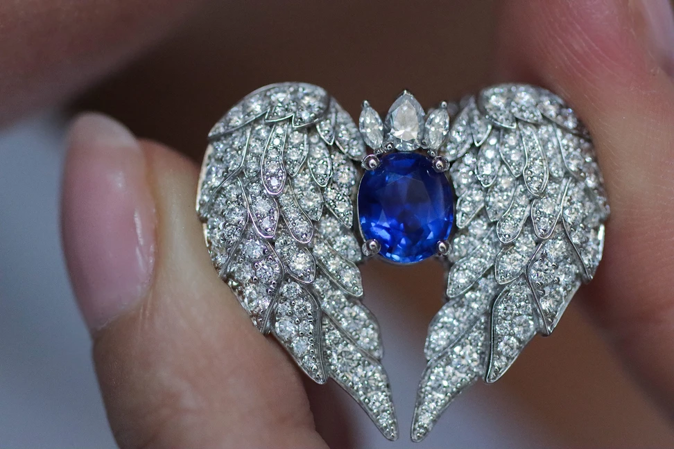 <p>A closer look at the oval-shaped blue sapphire and three-dimensional diamond-set details in a bespoke pendant, crafted especially for Katerina Perez by El&#8217;eeté Jewellery Founder Elvira Iurova</p>
