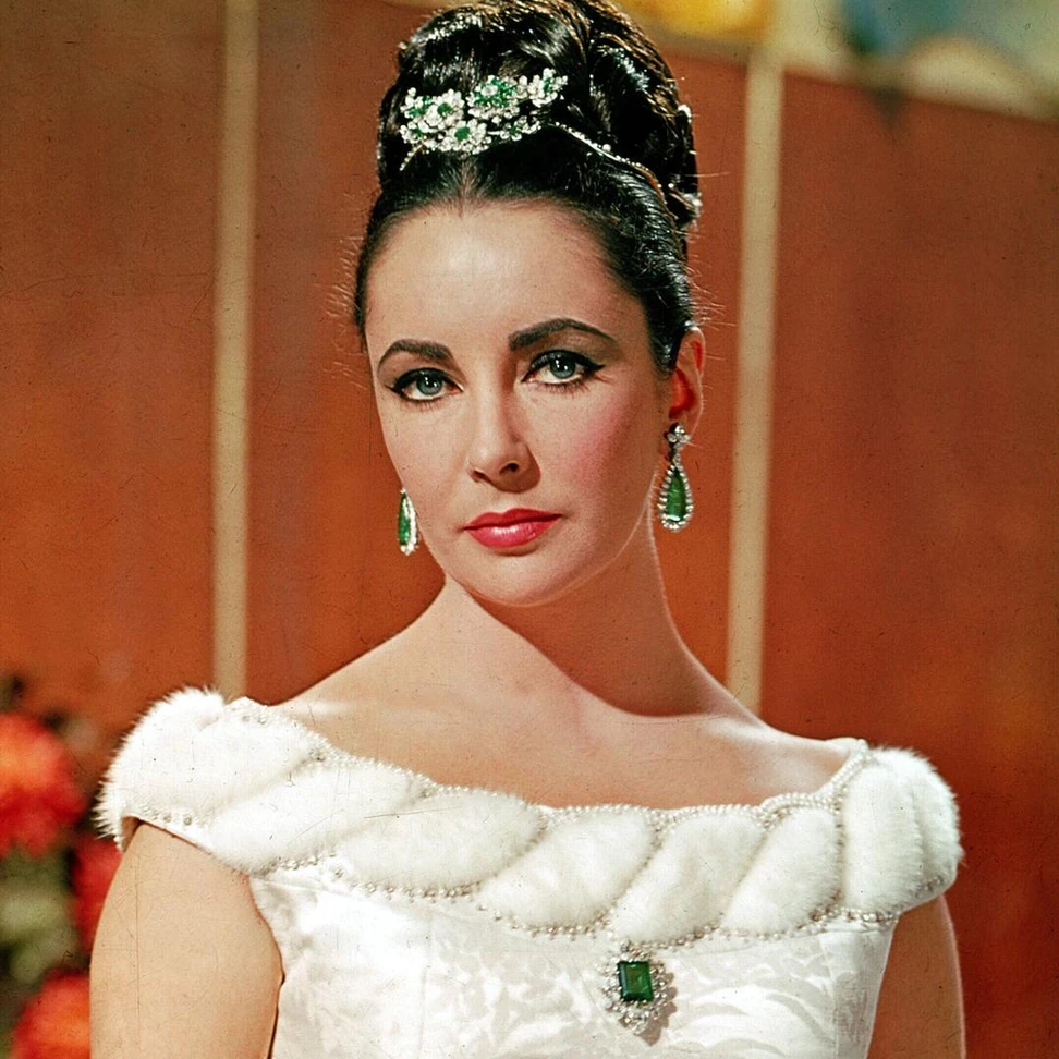 <p>Elizabeth Taylor’s en tremblent brooch with emeralds and diamonds from Bulgari</p>
