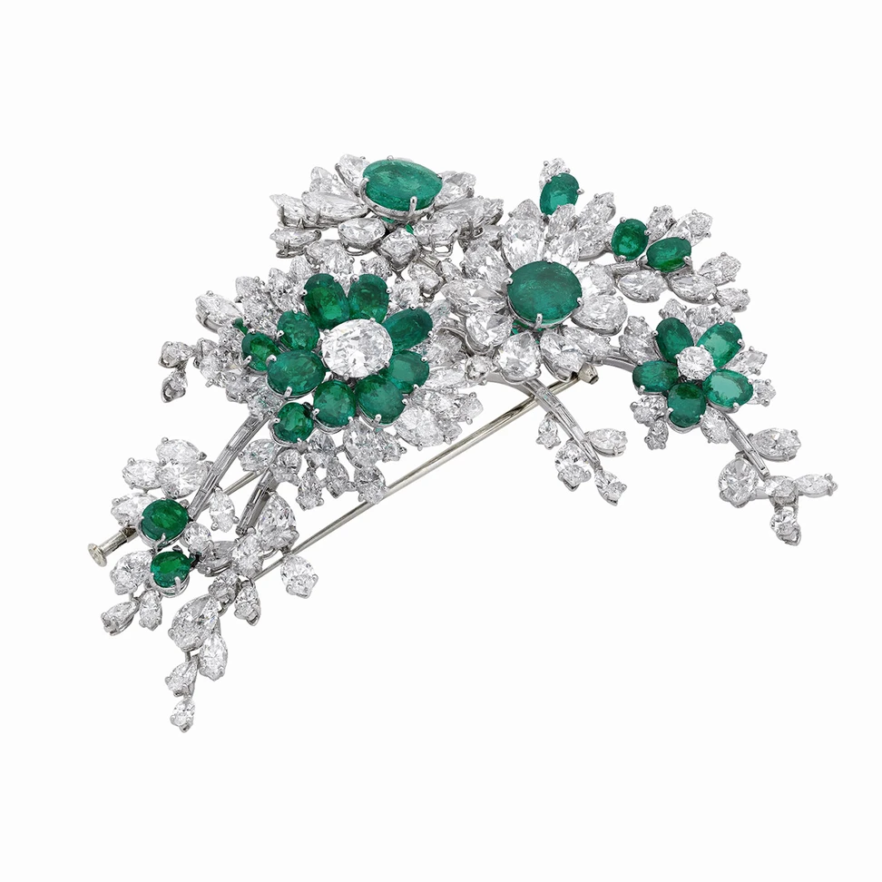 <p>Elizabeth Taylor’s en tremblent brooch with emeralds and diamonds from Bulgari</p>