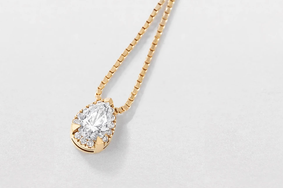 Giorgio Visconti Ioluce necklace with a pear-shaped diamond in rose gold 