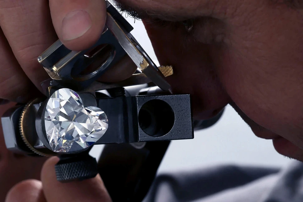 <p>Graff Diamonds Unveils Largest Heart-shaped Diamond – Graff Venus, D colour flawless, type IIA, 118.78cts.</p>