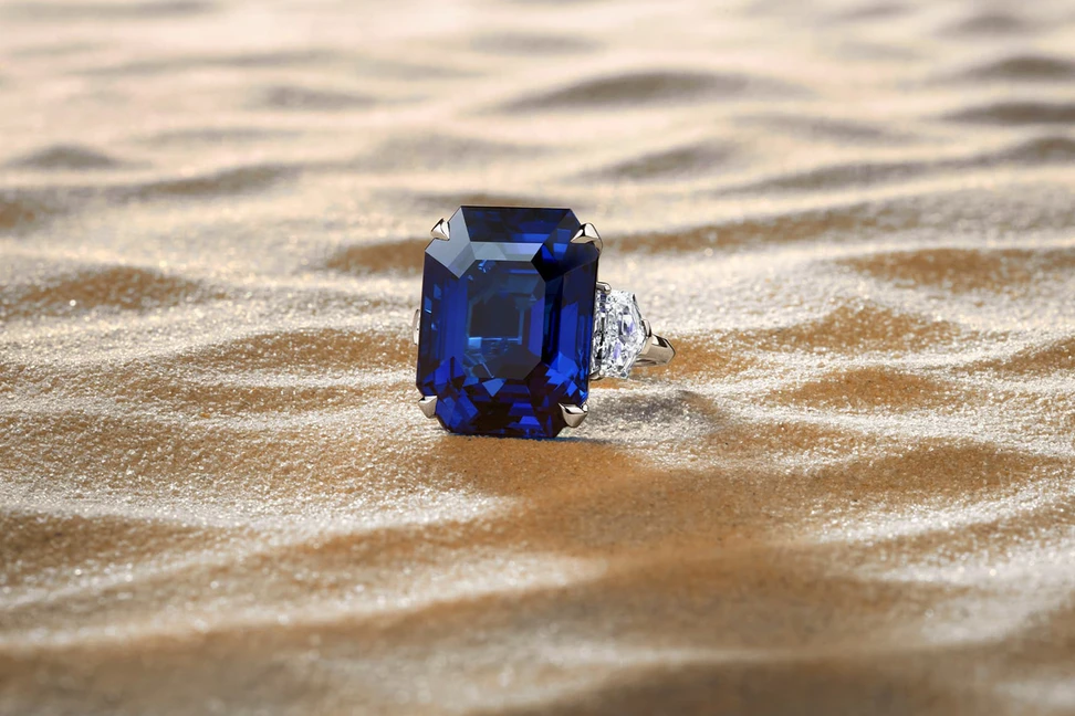 <p>Graff sapphire ring</p>