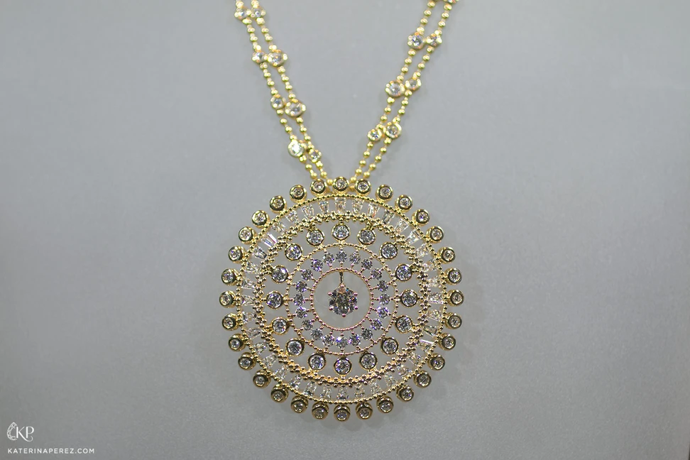 <p>Harakh ‘Sunlight’ necklace with diamonds in yellow gold</p>