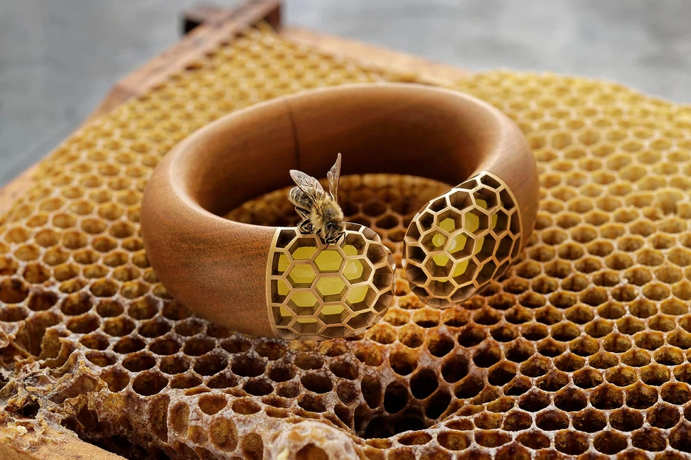 <p>Hemmerle Harmony bangle with amber, peroba wood, bronze, white gold, 2021, courtesy Hemmerle</p>