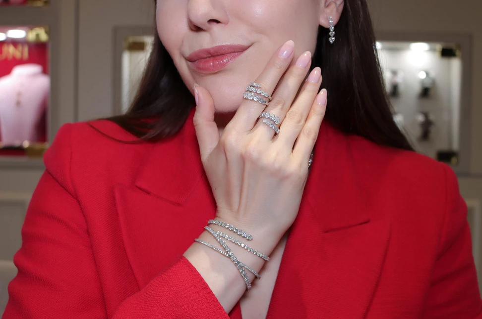 The sweeping curves of Recarlo's Contrarié collection are set with graduated heart-shaped diamonds