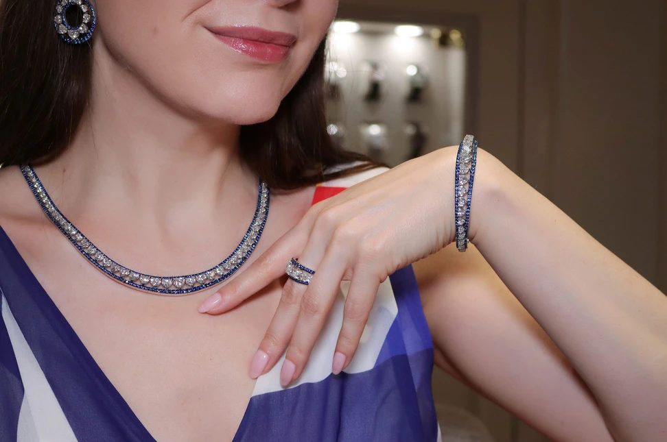 Katerina wears the Oriental Night High Jewellery parure by Recarlo