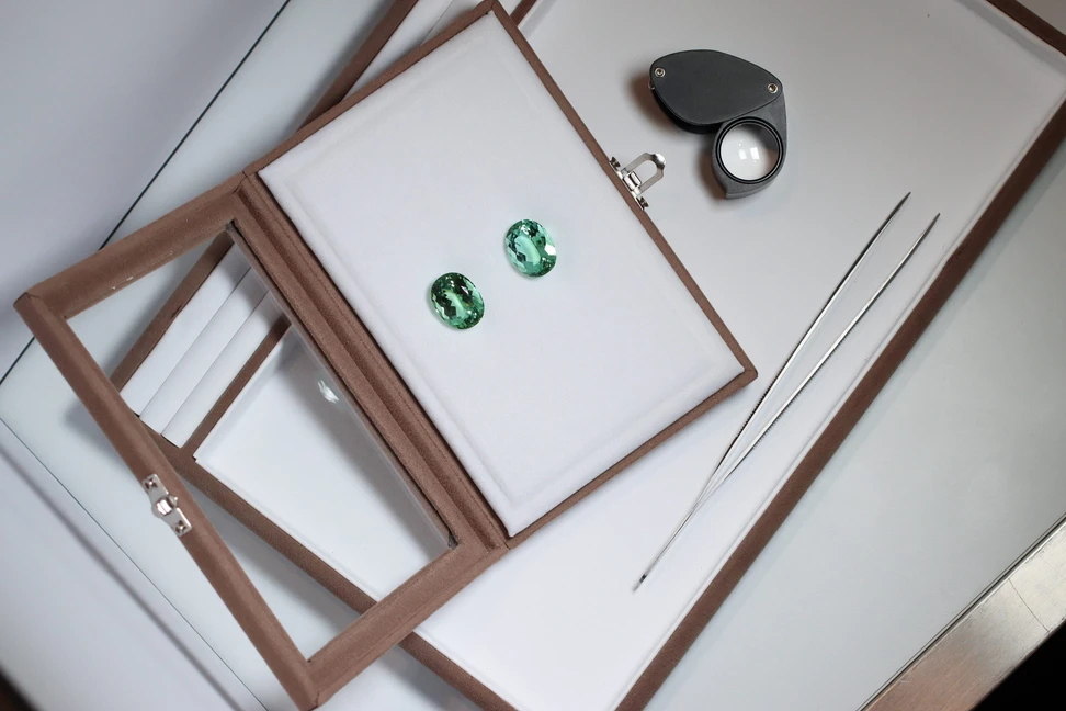 <p>Exploring the green hues that exist under the Paraiba tourmaline umbrella with Brasil Gem Commerce</p>