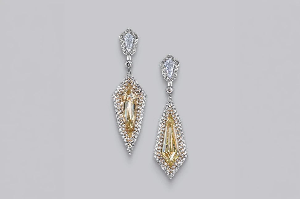 <p>IDORO Vice-Versa earrings with kite-shaped fancy brownish yellow diamonds totalling approximately eight carats, along with 1.50 carats of further kite-shaped diamonds, set in 18k white and rose gold</p>
