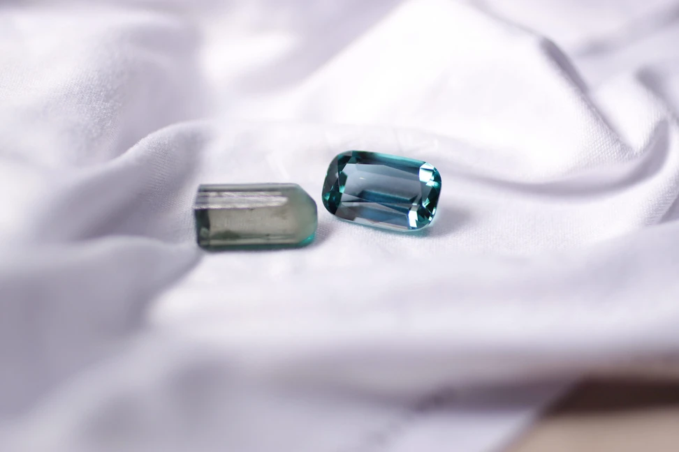 <p>While laboratories almost never volunteer an opinion on quality, the certificate for this grandidierite arrived with a special note stating <em>“</em>the quality needs to be considered exceptional”</p>
