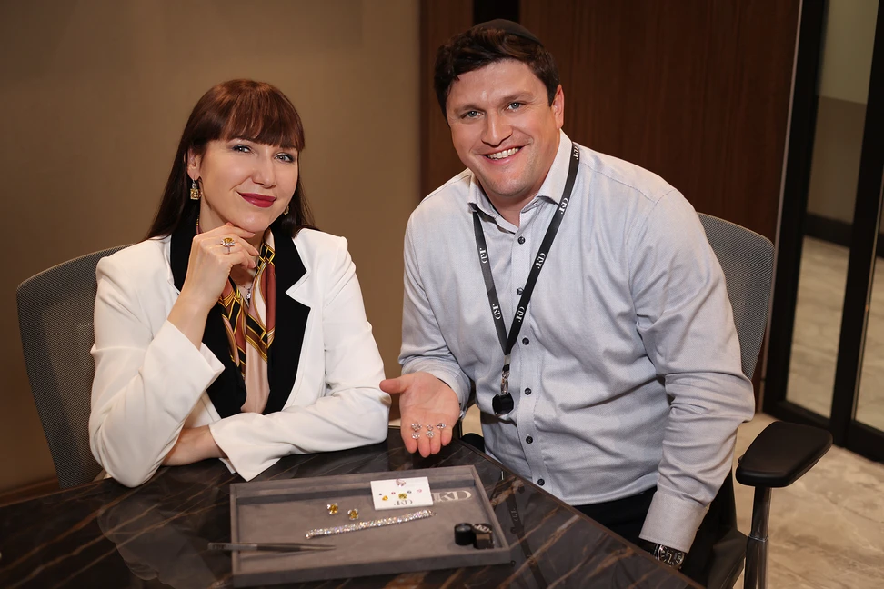 <p>Katerina meets Mark Klein, Vice President of Julius Klein, in the World Diamond Tower in NYC</p>
