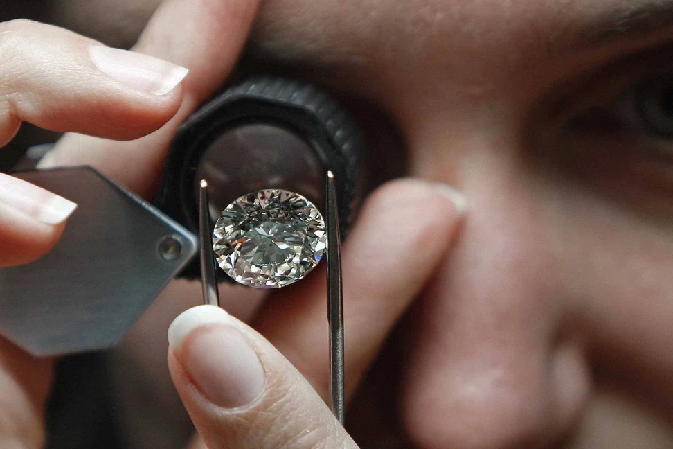 <p>Testing at a gem laboratory</p>