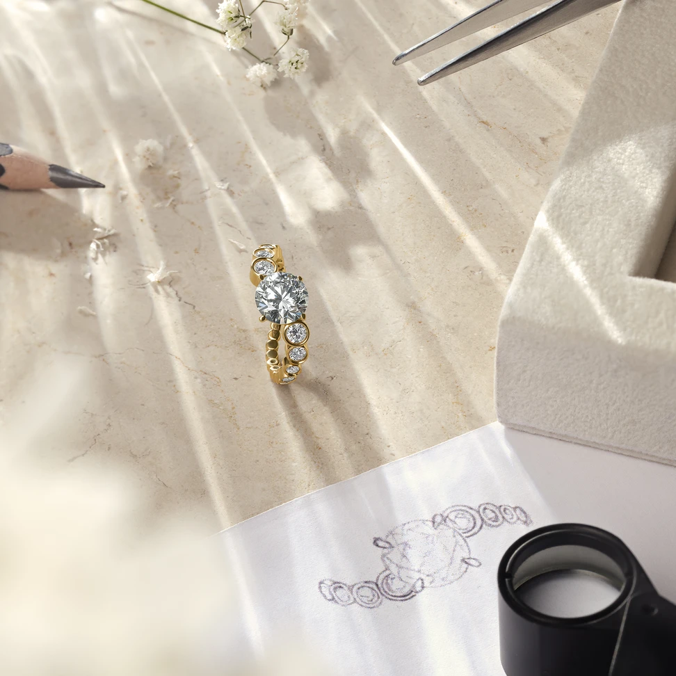 <p>A Cherituelle ring from the Ondine collection with a round brilliant-cut laboratory-grown diamond and further stones in 18k yellow gold</p>