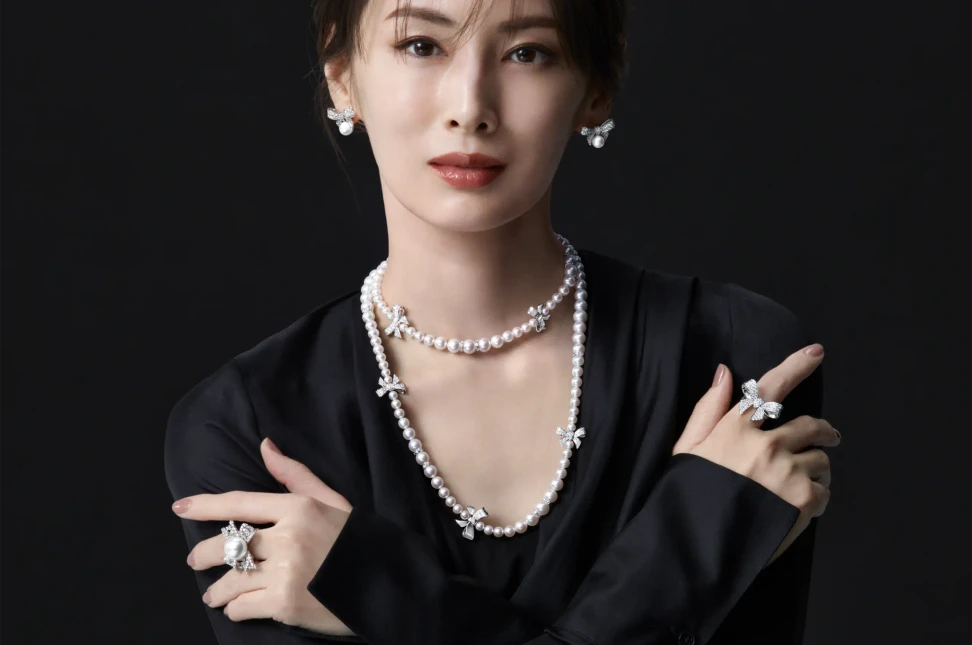Actress Keiko Kitagawa stars in the latest Bow Charm campaign, wearing the new necklace and earrings with the collection’s signature elegance.