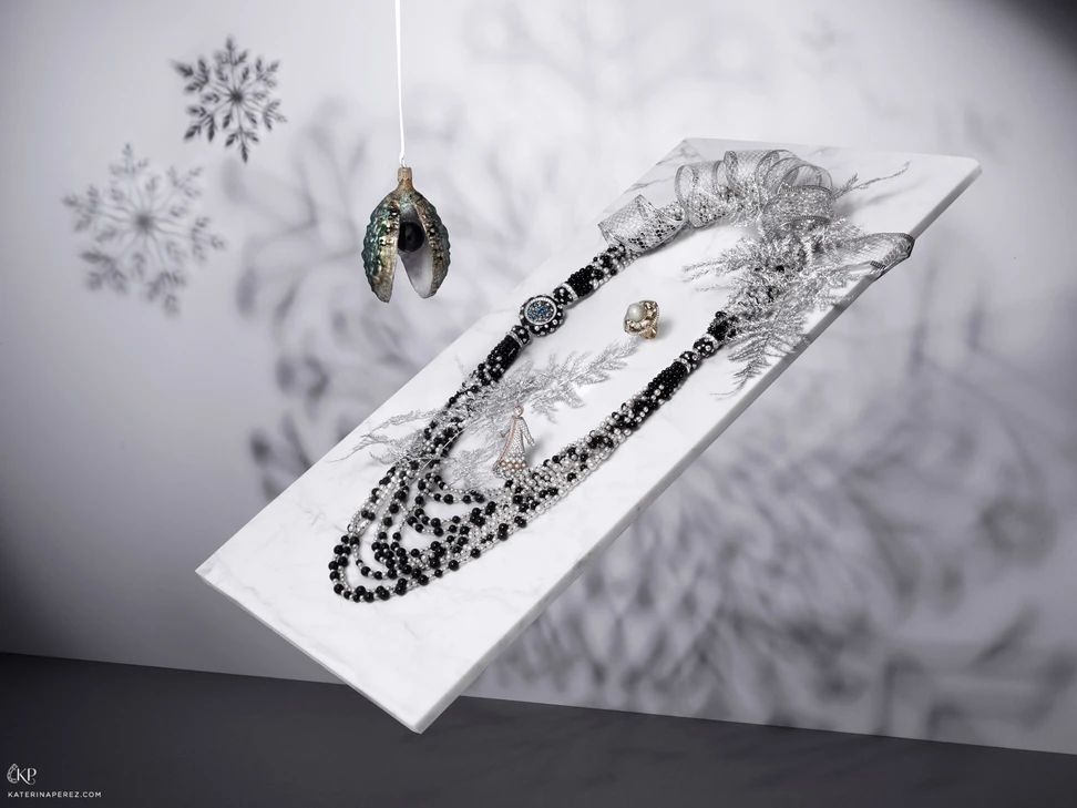 <p class="editorial_caption">Onyx and pearl necklace by Van Cleef&Arpels from the Seven Seas collection; Lara à Irkutsk brooch with pink sapphires, pearls and diamonds by Fabergé; Ara Vartanian ring with pearls, brown and colourless diamonds</p>