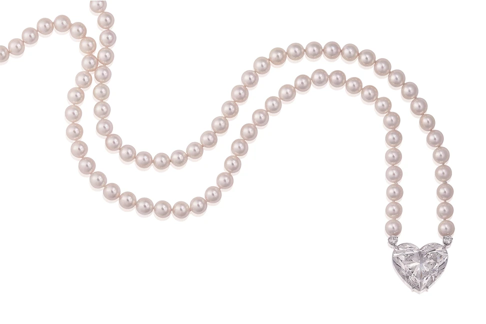 <p>Largest ever &#8220;heart-cut&#8221; diamond La Legende</p>
