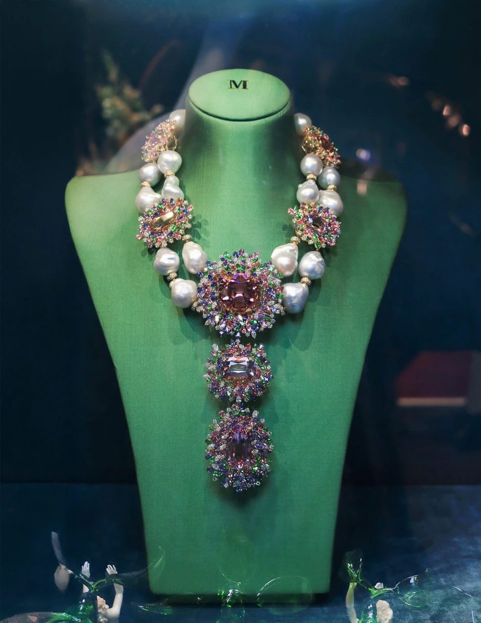 <p>Margot McKinney Aurora collier with pink tourmaline (104.94ct), kunzite (57.40ct) and morganite (38.58ct), along with an exceptional assemblage of 24 large Australian South Sea baroque pearls measuring 16.5-23.5mm. The piece is further enhanced with three pink tourmalines (62.73ct) and two kunzites (34.21ct), with diamonds, blue sapphires, pink sapphires, purple sapphires, tsavorites and pink tourmalines, set in 18k yellow gold</p>
