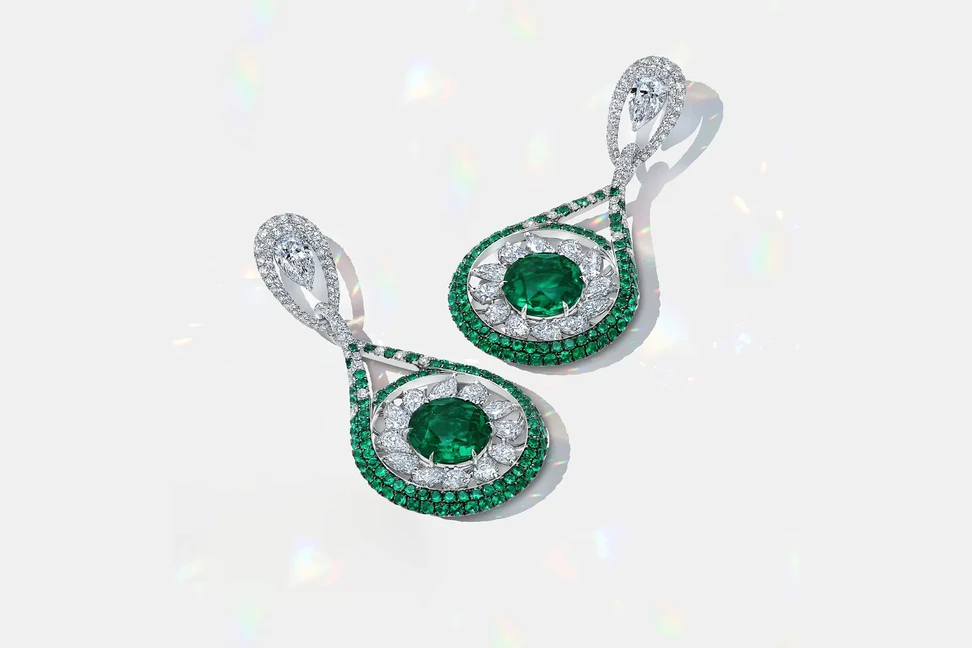 <p>Martin Katz Emerald Pinwheel earrings with 4.80 carats of no-oil Colombian emeralds with 26 pear-shaped diamonds and 330 micro-set diamonds and emeralds, set in 18k white gold ©martinkatzjewels</p>
